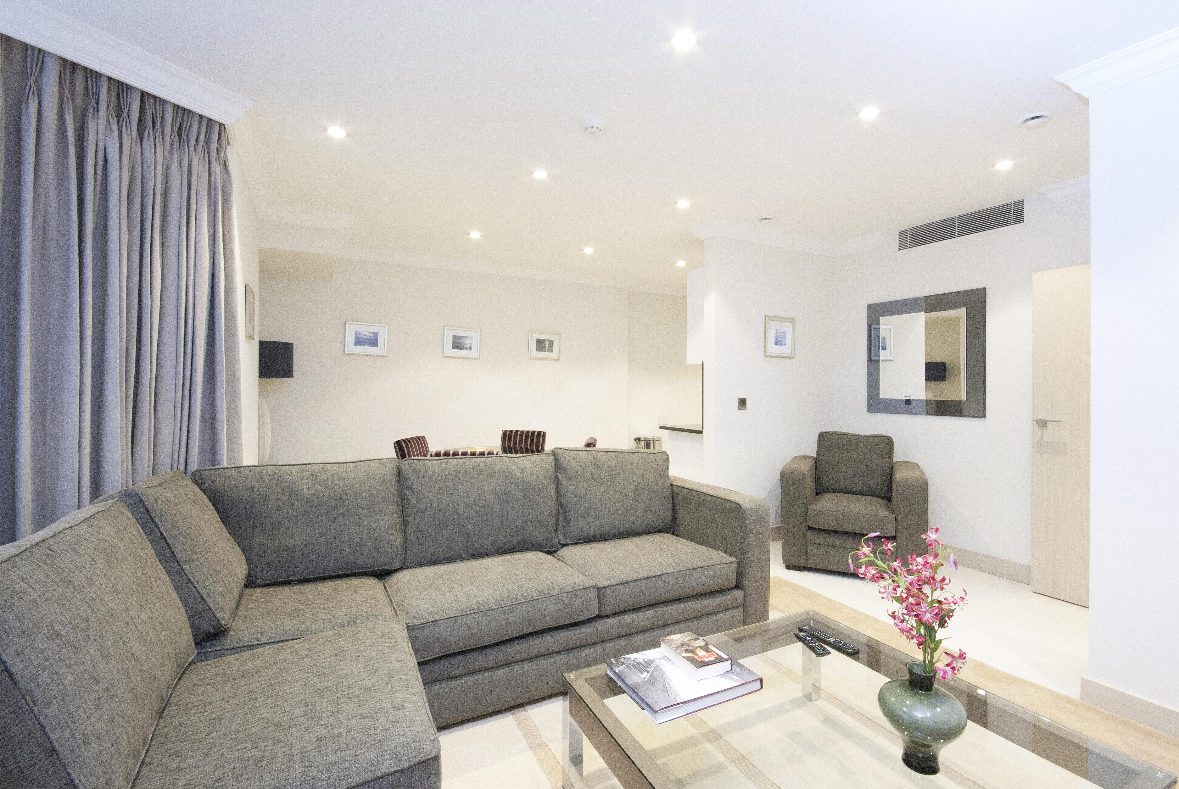 Апарт-отель Claverley Court Knightsbridge