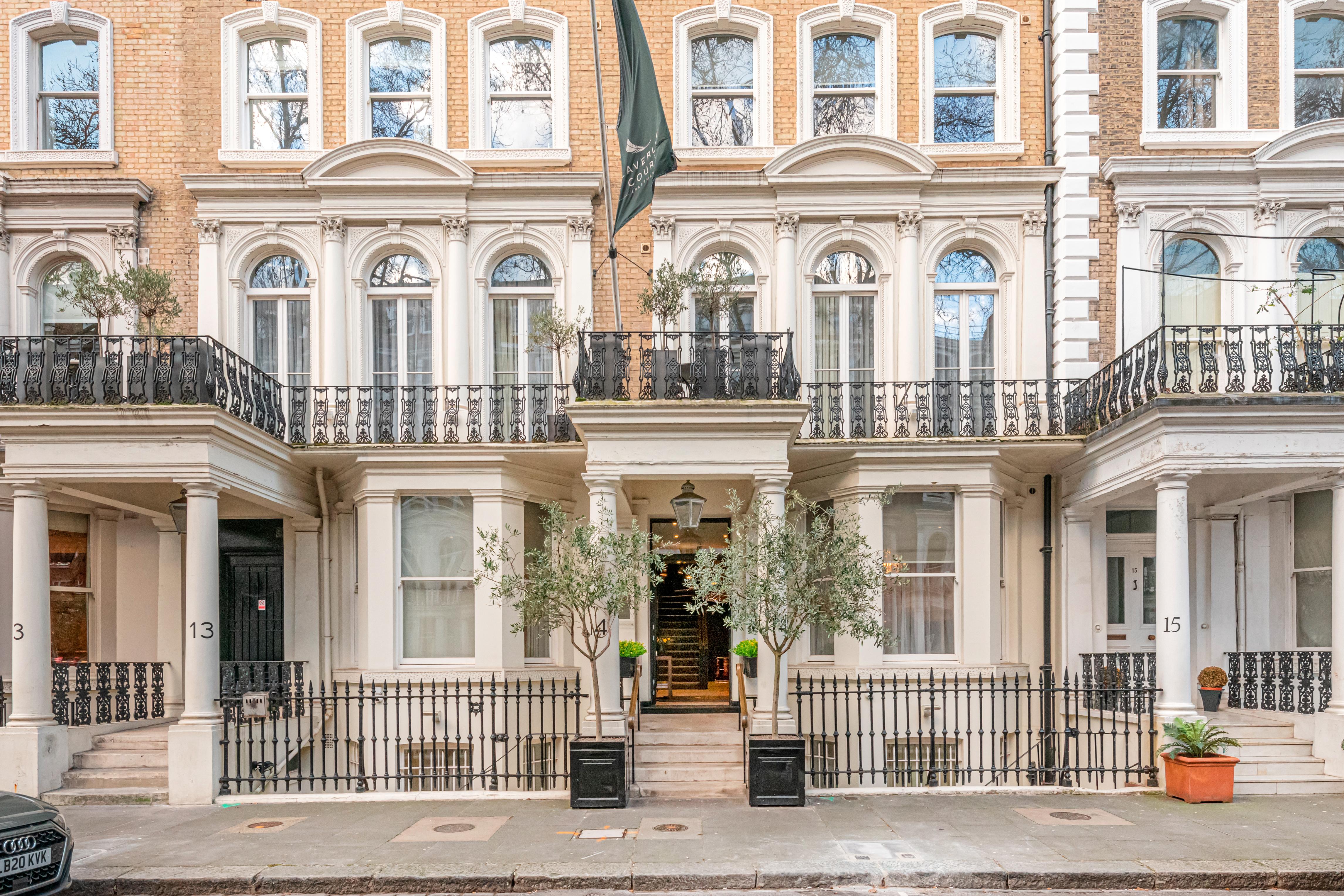 Claverley Court Knightsbridge Апарт-отель Лондон